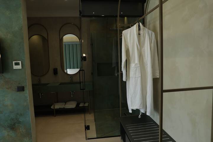 Room 3 of 88