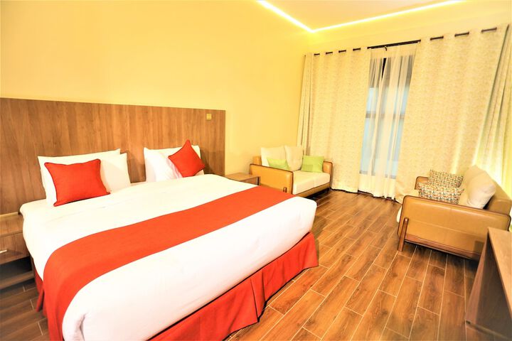 Room 4 of 28