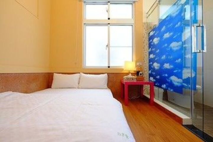 Room 8 of 32