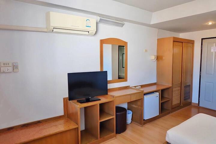 Room 11 of 34
