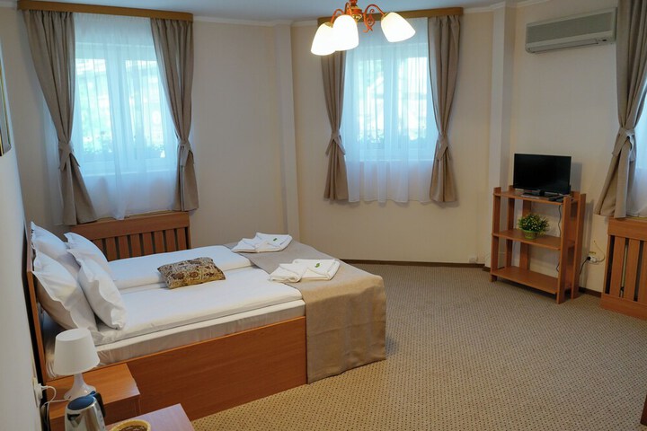 Room 13 of 37