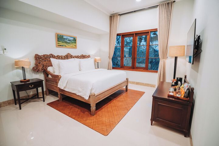 Room 4 of 80