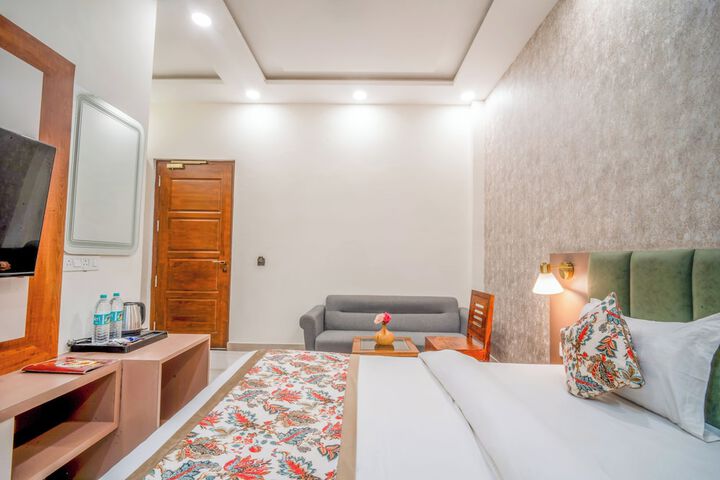 Room 16 of 93