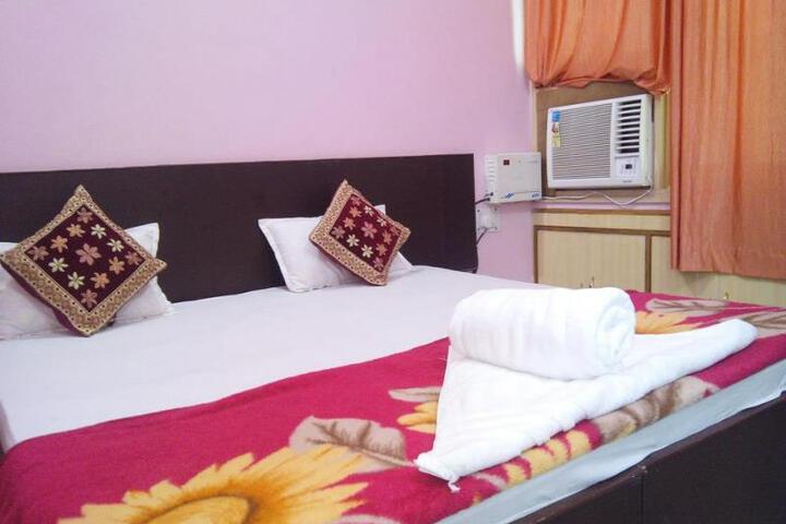 Deep Hotel