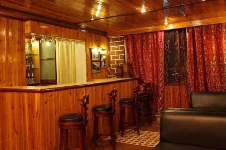Lounge 19 of 27