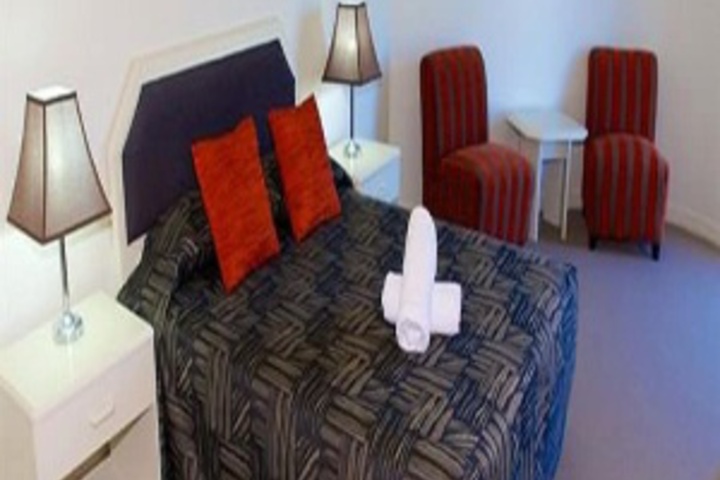 Room 105 of 190