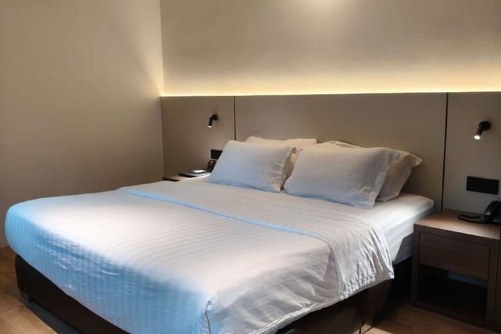 Room 14 of 27