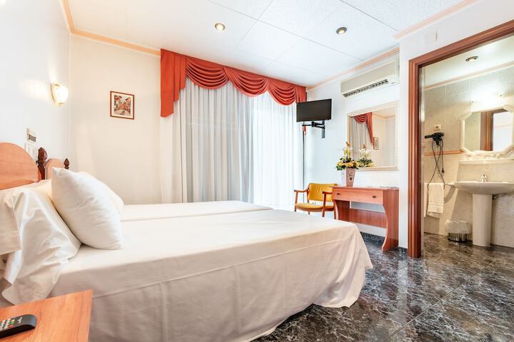 Room 27 of 103