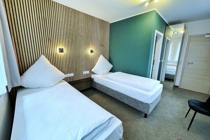 Room 15 of 32