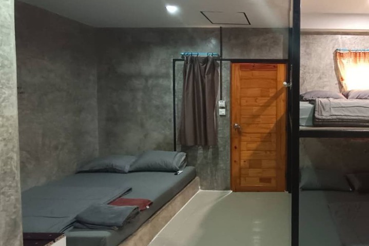 Room 17 of 27