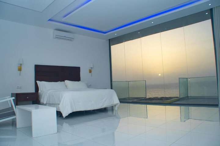 Room 15 of 48