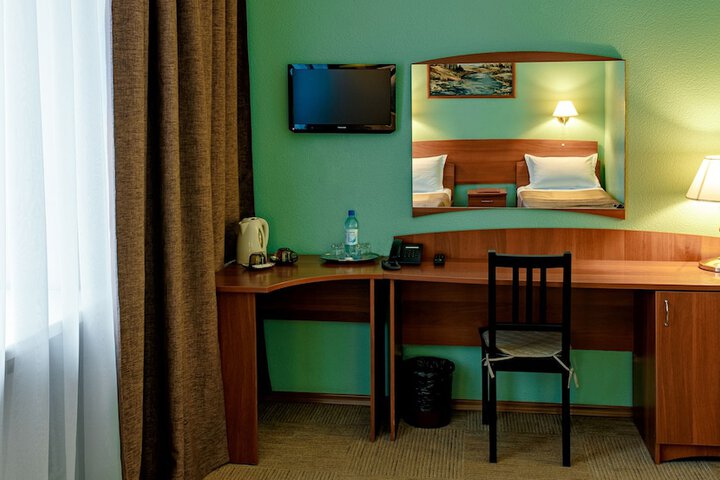 Room 6 of 32