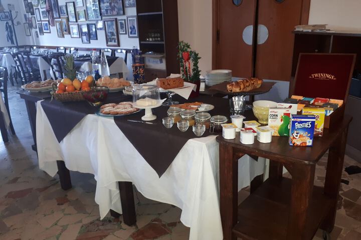 Breakfast/Coffee Service 18 of 47