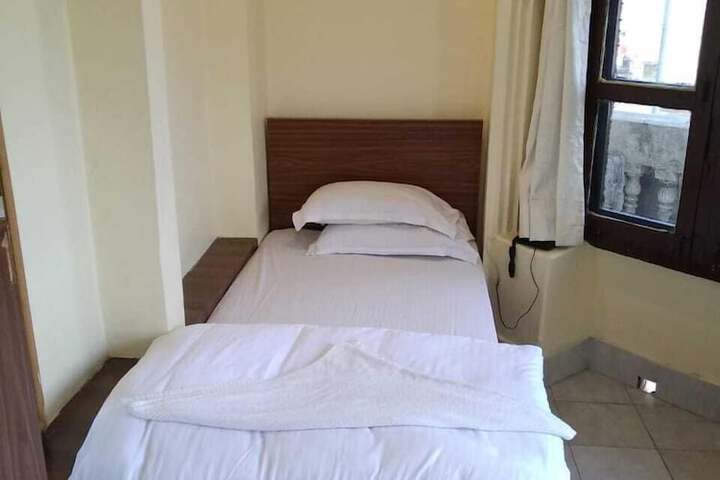 Room 52 of 117