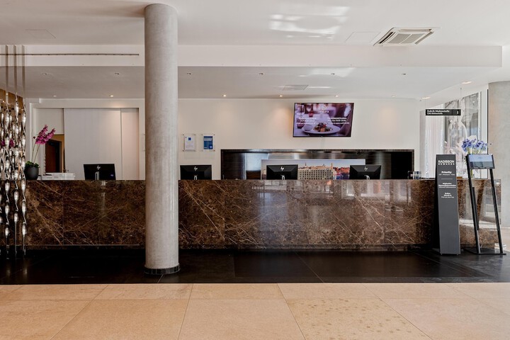Entrance & Lobby