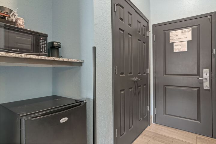 Mini-refrigerator