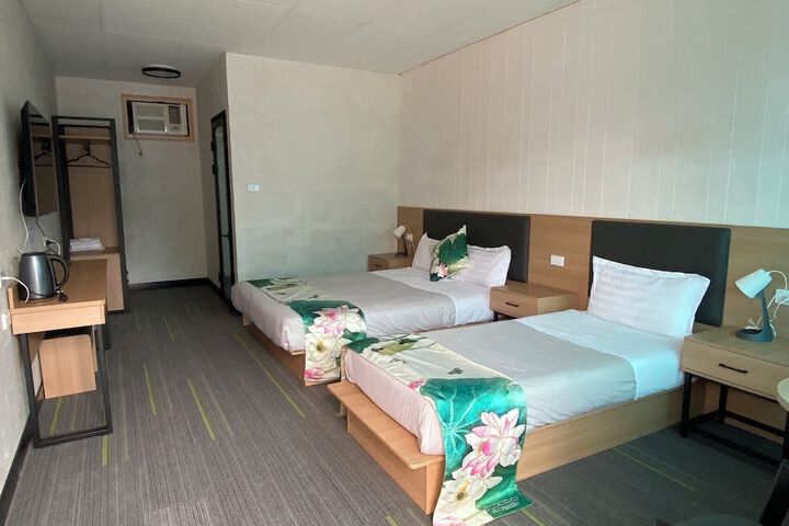 Room 16 of 28