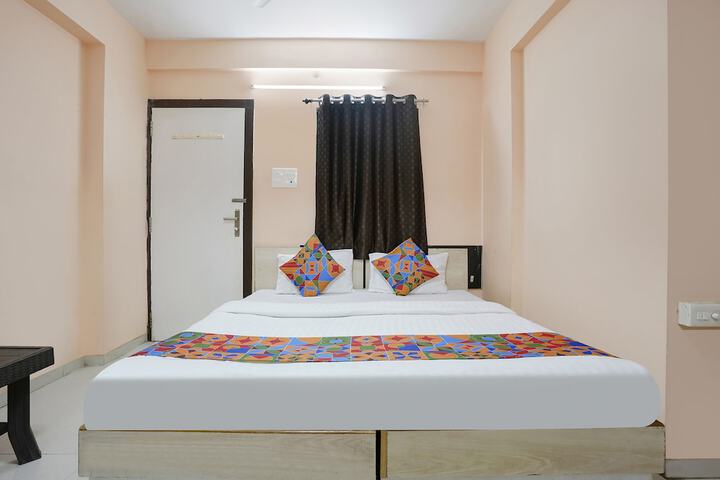 Room 8 of 33