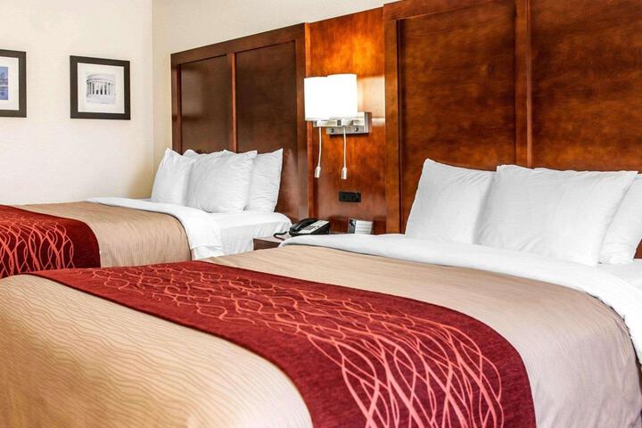 1 Queen Bed Accessible (6 of 12)