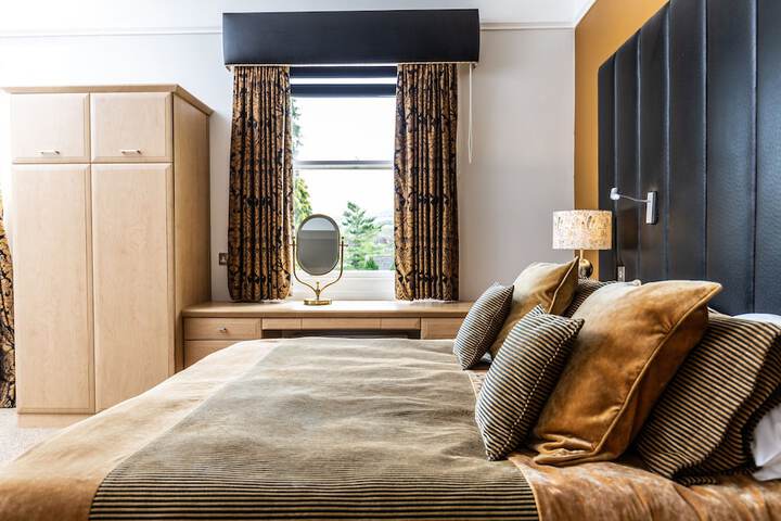 Room 44 of 205