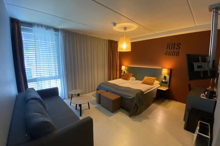 Room 6 of 38