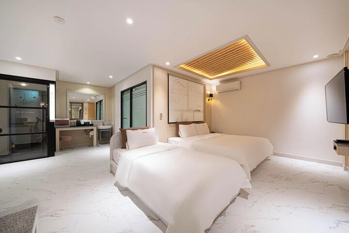 Room 60 of 74