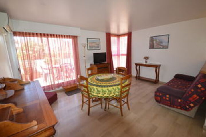Room 9 of 25