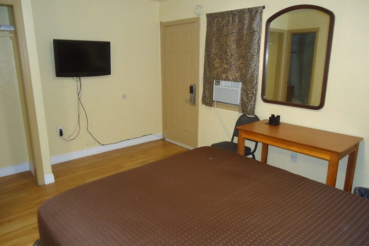 Room 15 of 36