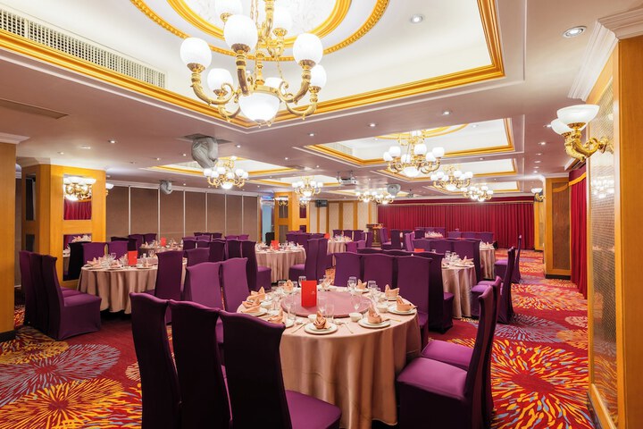 Ballroom/Hall 49 of 60