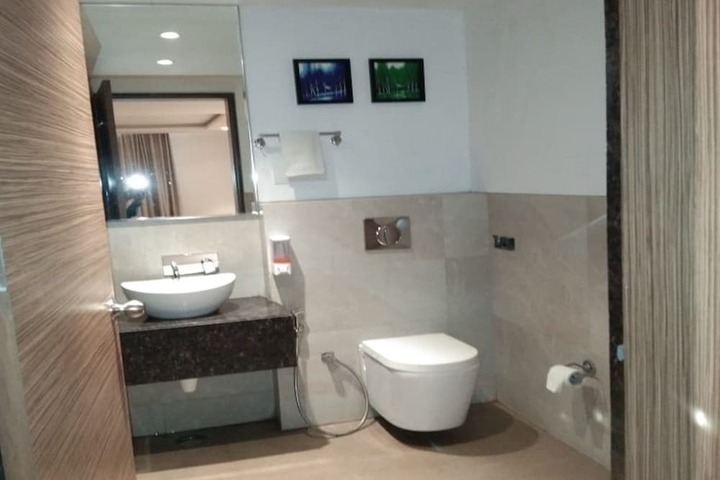 Room 33 of 72