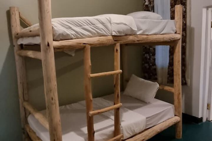 Room 6 of 33