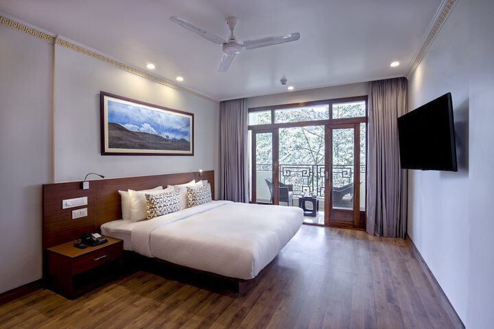 Room 8 of 33