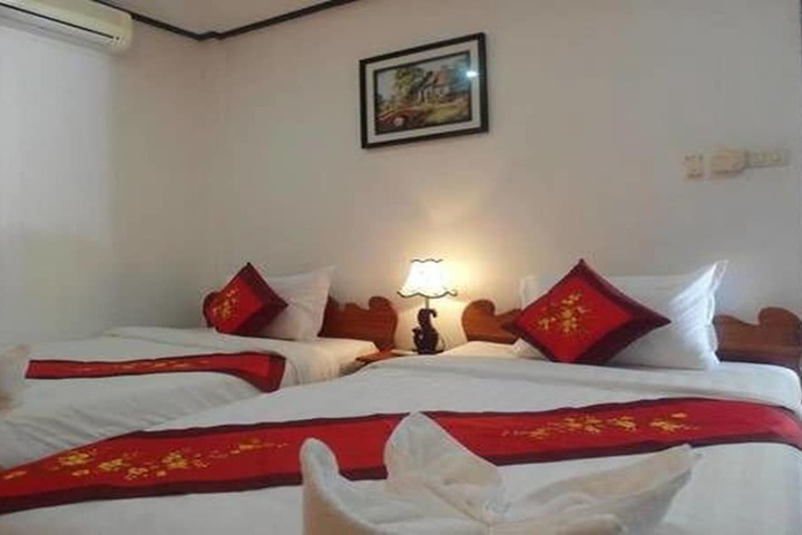 Room 6 of 32