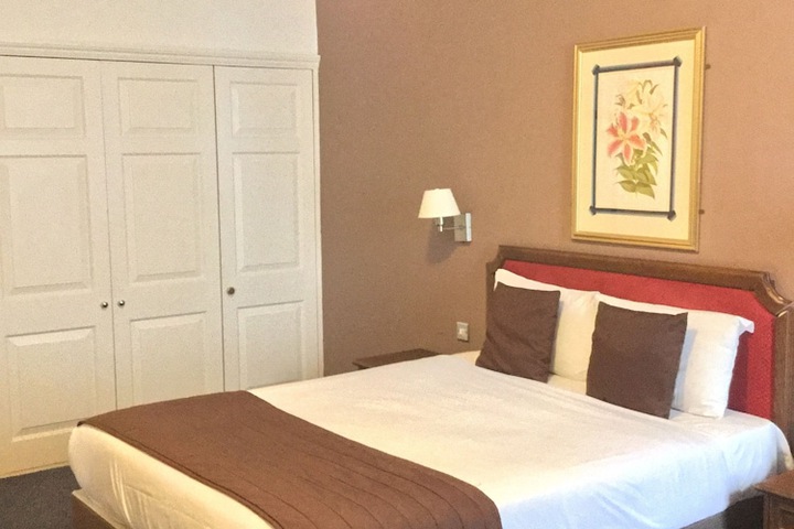 Room 15 of 48