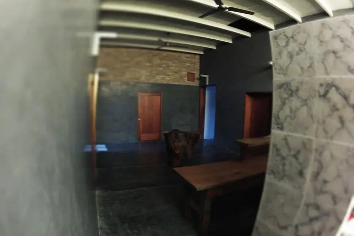 Room 8 of 11