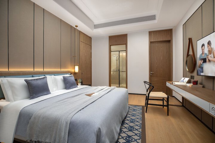 Room 3 of 74