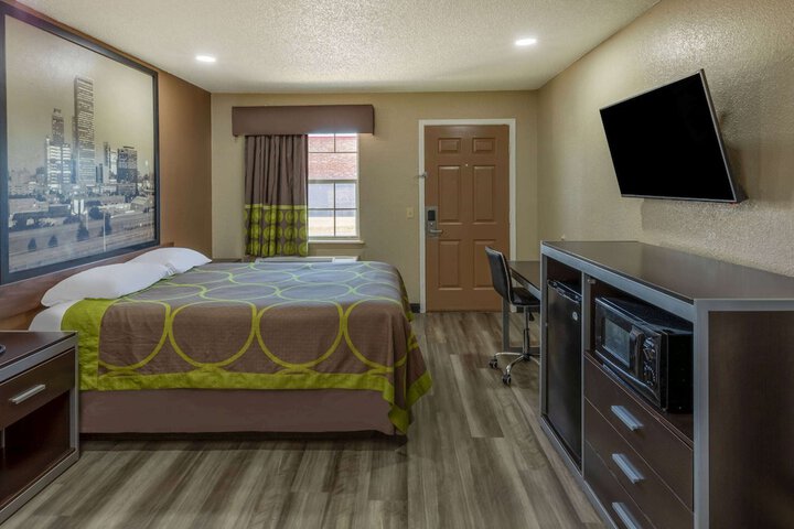 1 Queen Bed (11 of 13)