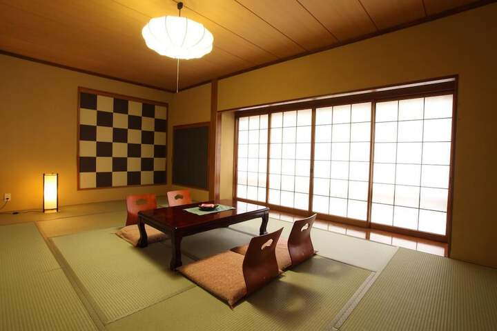 Room 12 of 50