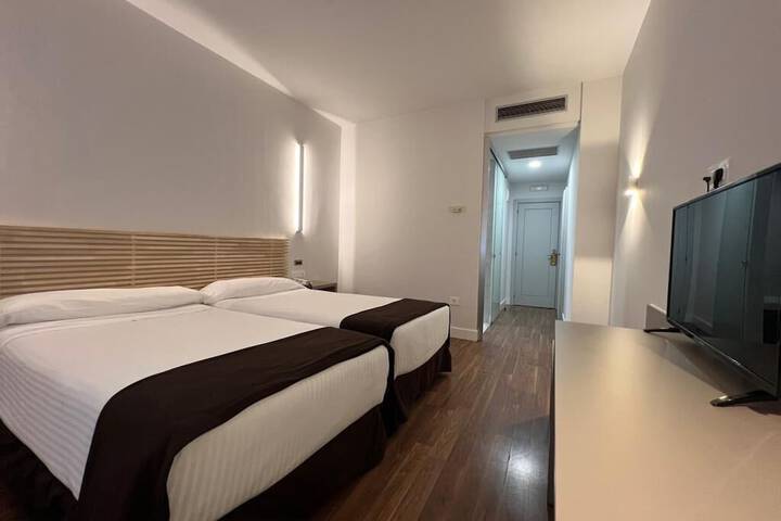 Room 25 of 79