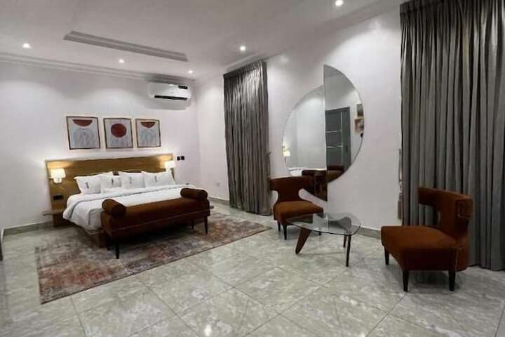 Room 4 of 31