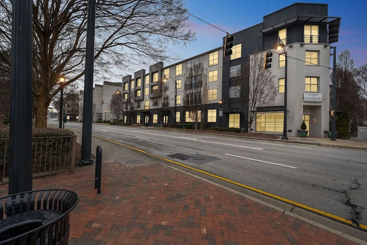 Exterior of Beautifull Stays Extravagant & Luxury Living 2 Bedroom Apts by RedAwning