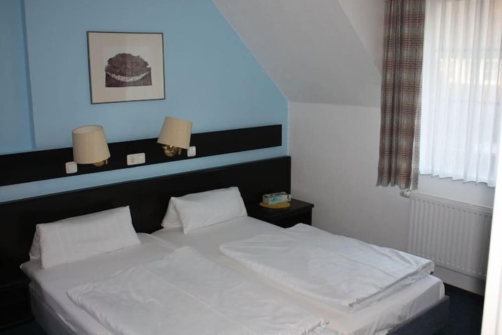 Room 5 of 27