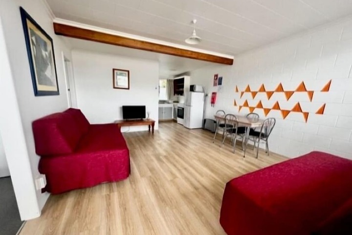 Room 13 of 16