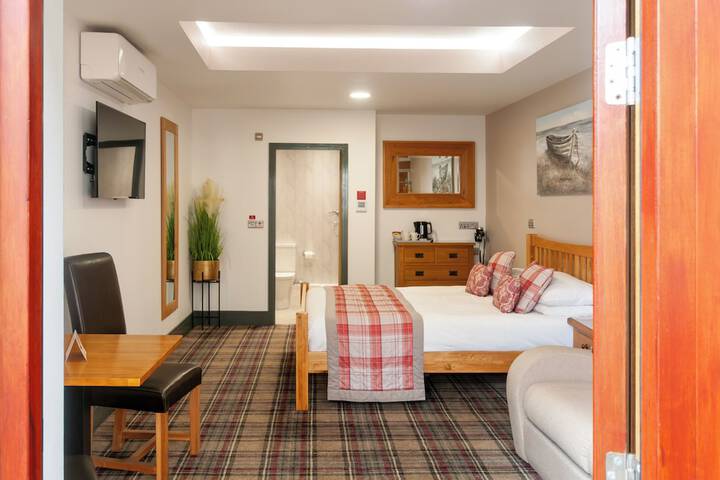 Room 43 of 177