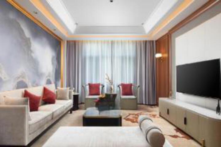 Room 4 of 6