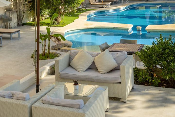 Hotel with Pool
