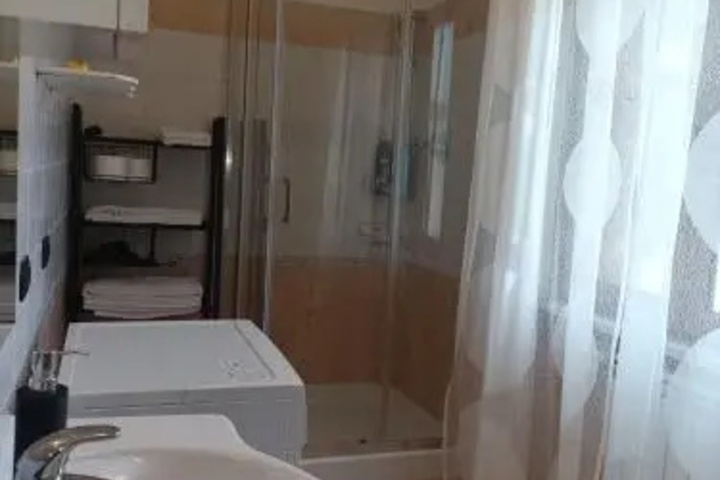 Room 7 of 10