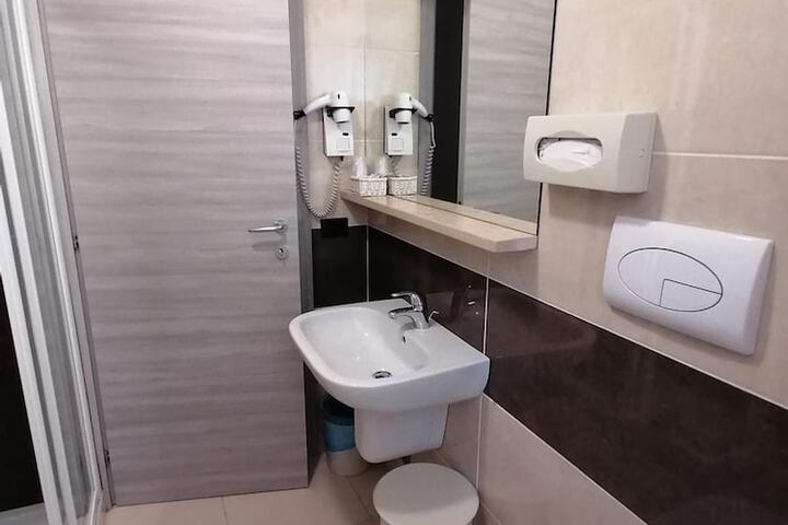 Room 82 of 180
