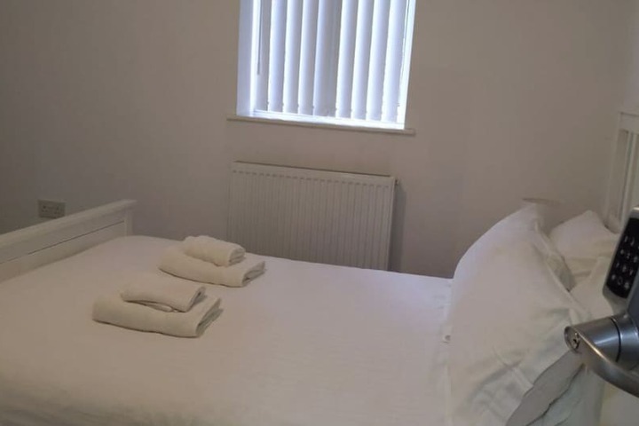 Room 2 of 10
