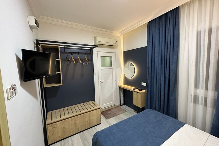 Room 12 of 22